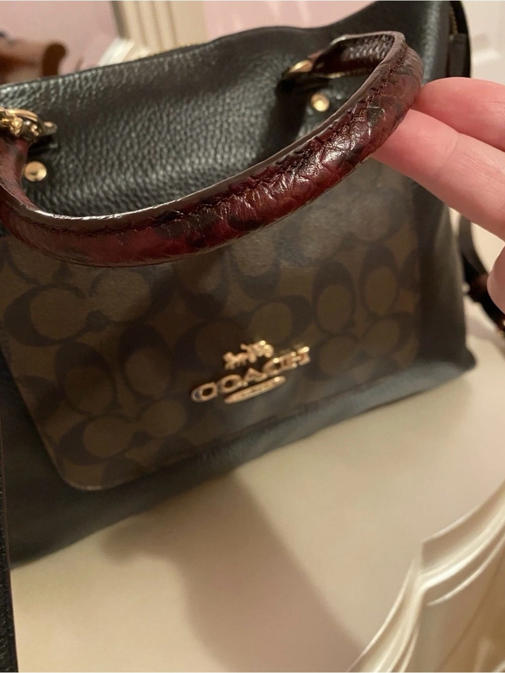 Coach Black Leather Shoulder Bag with Signature Brown Pocket and Gold Hardware - Picture 3 of 9